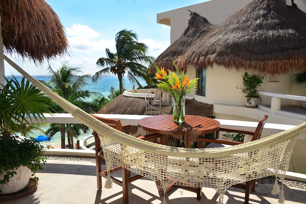 Playa Palms Beach Hotel — Hotel building in Playa del Carmen, Quintana Roo