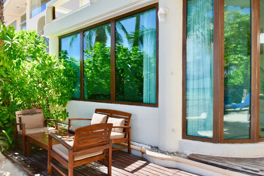 Playa Palms Beach Hotel — Hotel building in Playa del Carmen, Quintana Roo