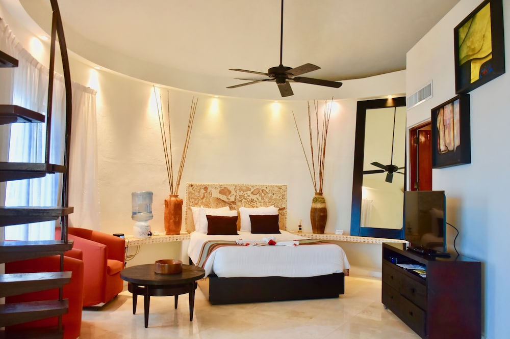 Playa Palms Beach Hotel — Hotel rooms in Playa del Carmen, Quintana Roo