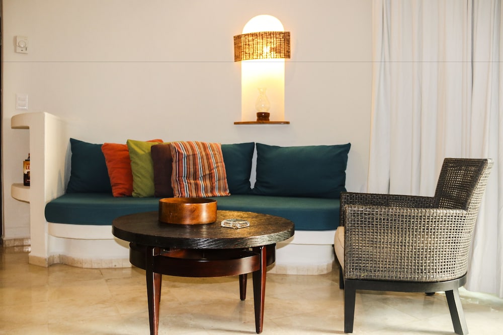 Playa Palms Beach Hotel — Hotel rooms in Playa del Carmen, Quintana Roo