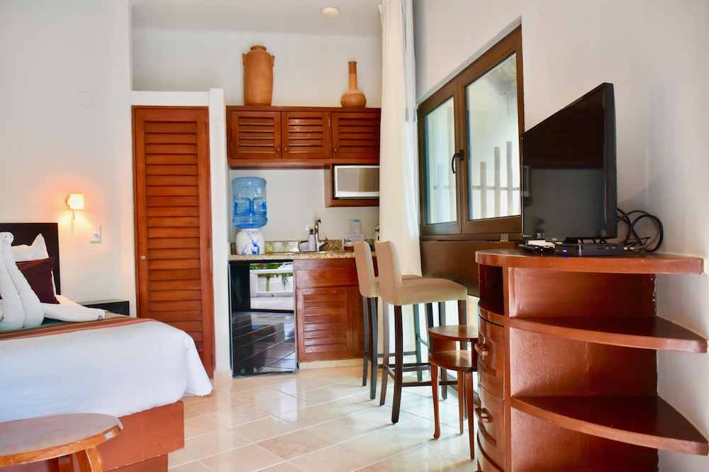 Playa Palms Beach Hotel — Hotel rooms in Playa del Carmen, Quintana Roo