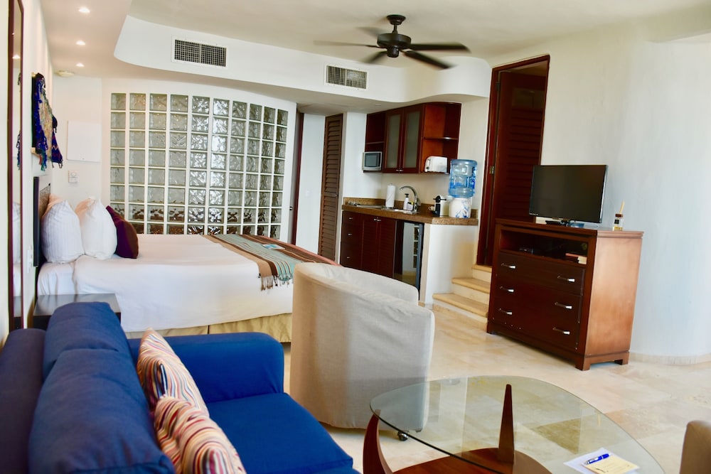 Playa Palms Beach Hotel — Hotel rooms in Playa del Carmen, Quintana Roo