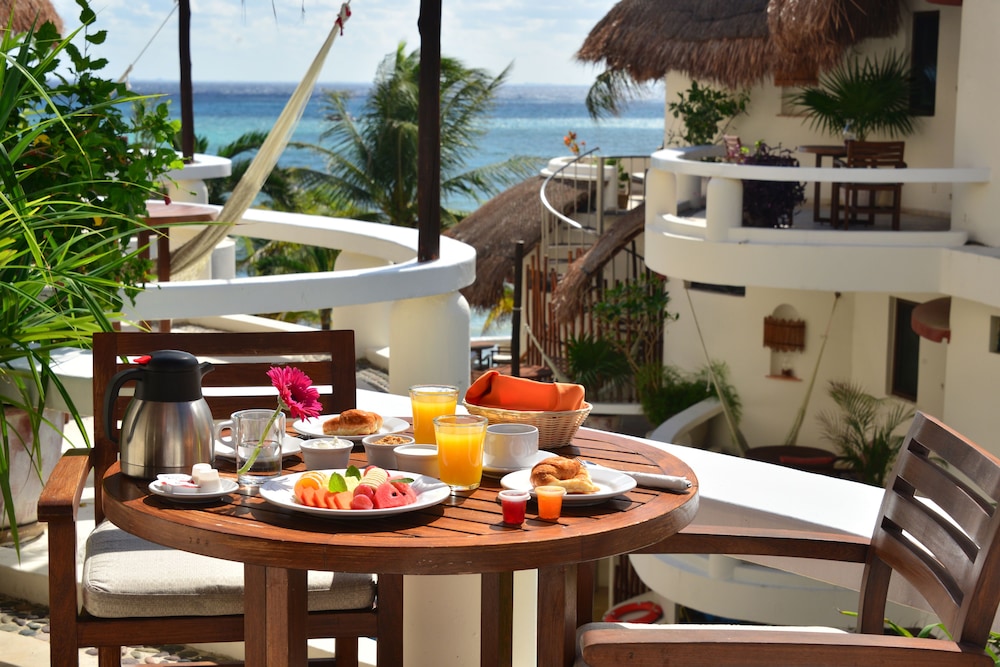 Playa Palms Beach Hotel — Hotel building in Playa del Carmen, Quintana Roo