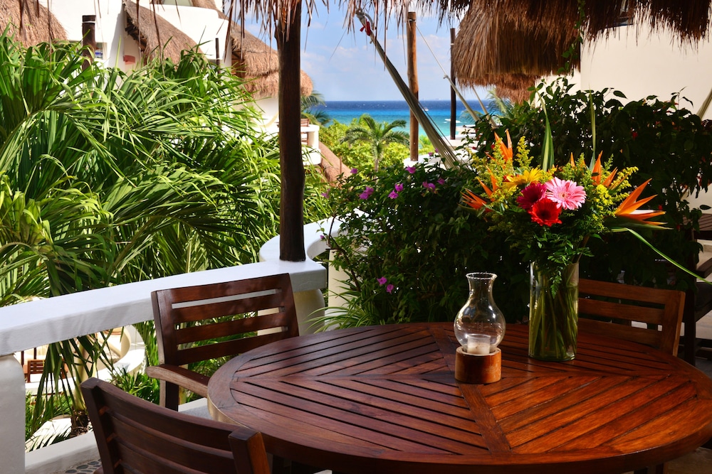 Playa Palms Beach Hotel — Hotel building in Playa del Carmen, Quintana Roo