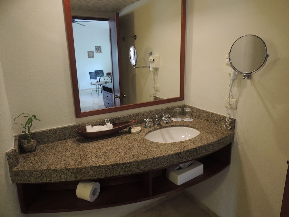 Playa Palms Beach Hotel — Hotel rooms in Playa del Carmen, Quintana Roo
