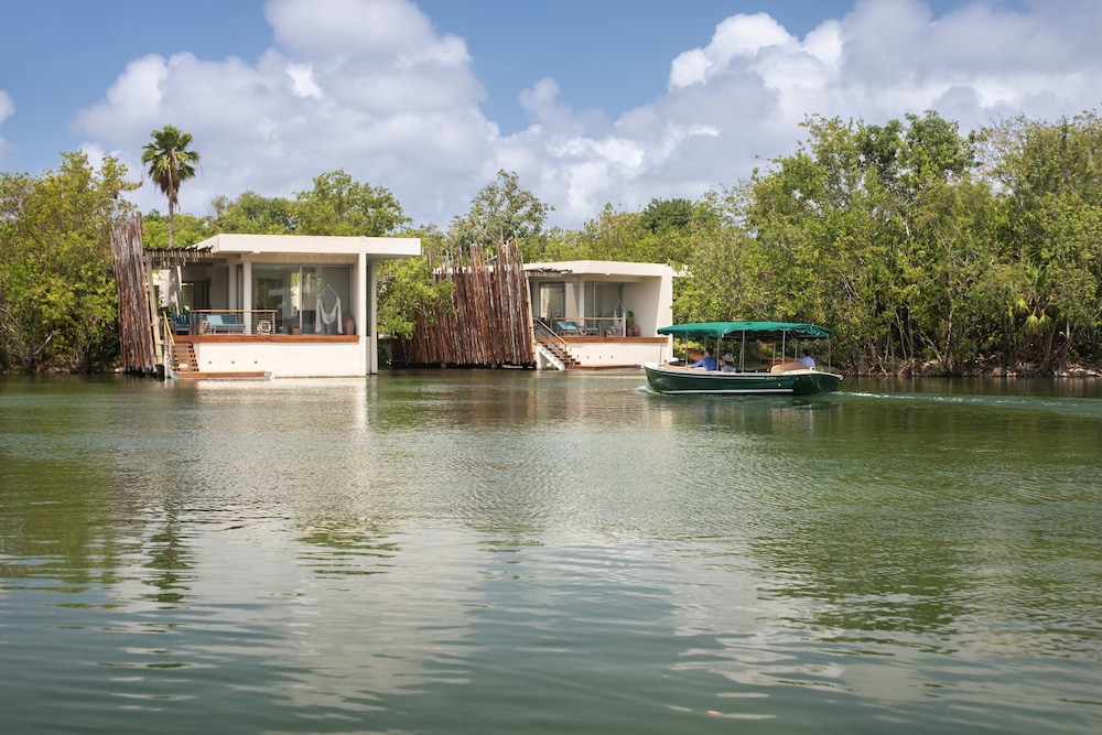Rosewood Mayakoba — Hotel building in Playa del Carmen, Quintana Roo