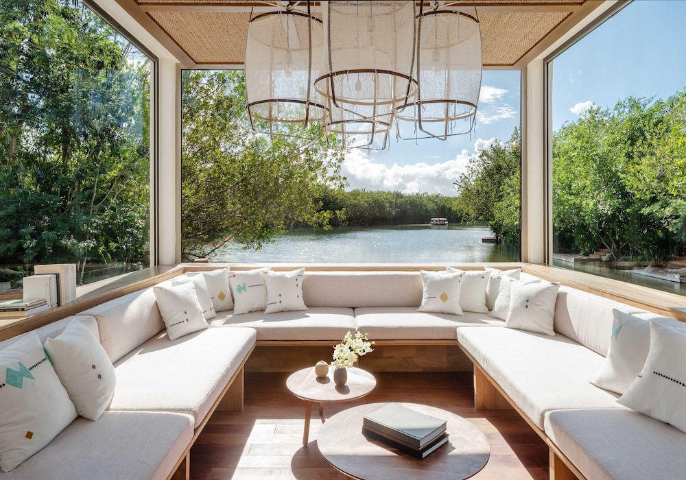 Rosewood Mayakoba — Hotel building in Playa del Carmen, Quintana Roo