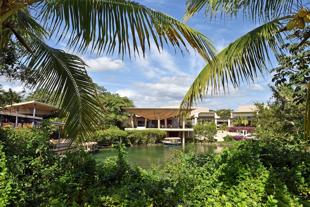 Rosewood Mayakoba — Hotel building in Playa del Carmen, Quintana Roo