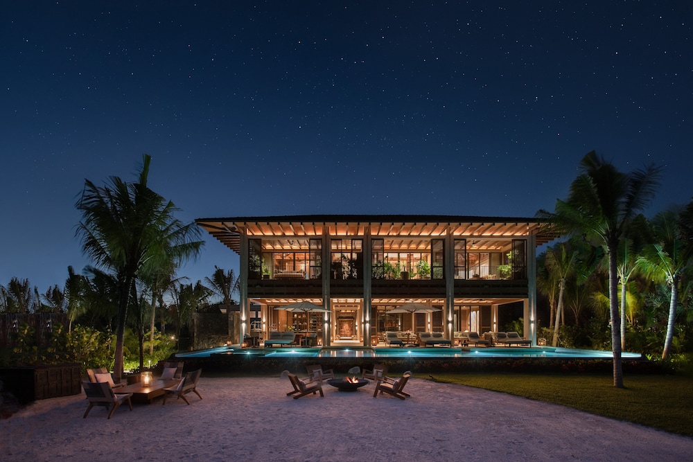 Rosewood Mayakoba — Hotel building in Playa del Carmen, Quintana Roo