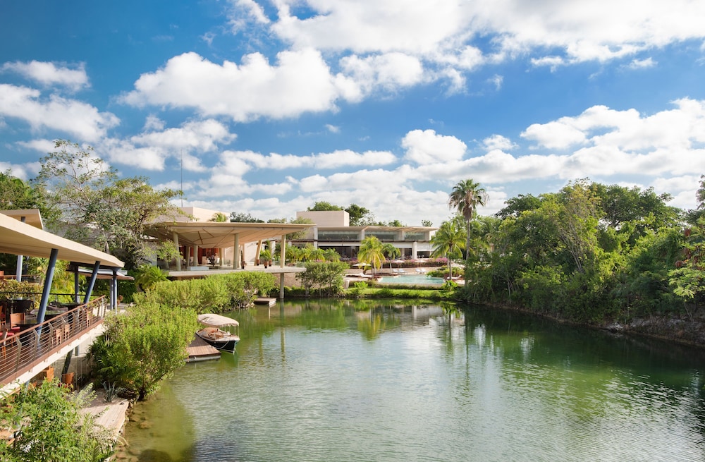 Rosewood Mayakoba — Hotel building in Playa del Carmen, Quintana Roo