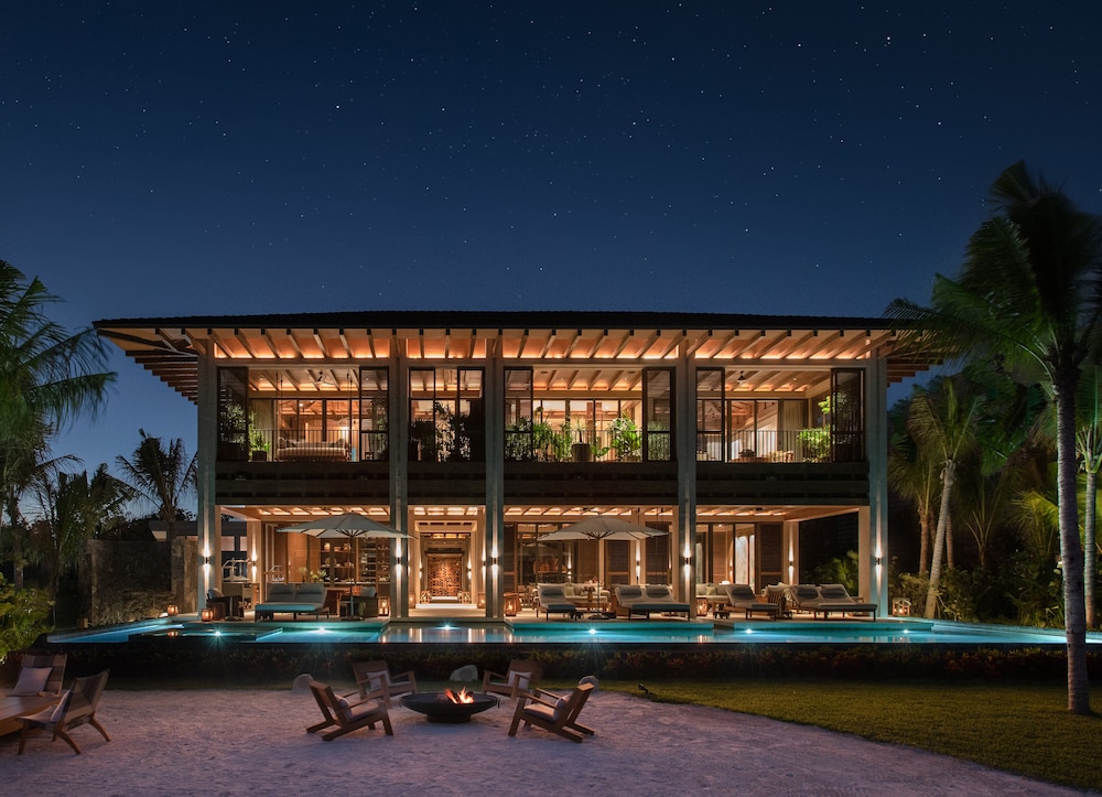 Rosewood Mayakoba — Hotel building in Playa del Carmen, Quintana Roo