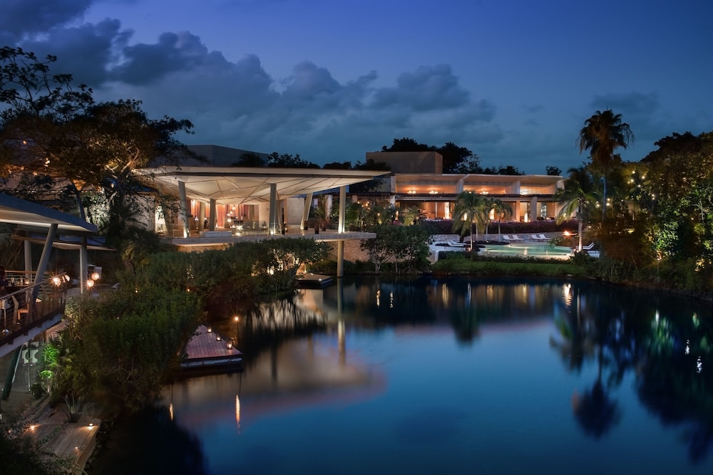 Rosewood Mayakoba — Hotel building in Playa del Carmen, Quintana Roo