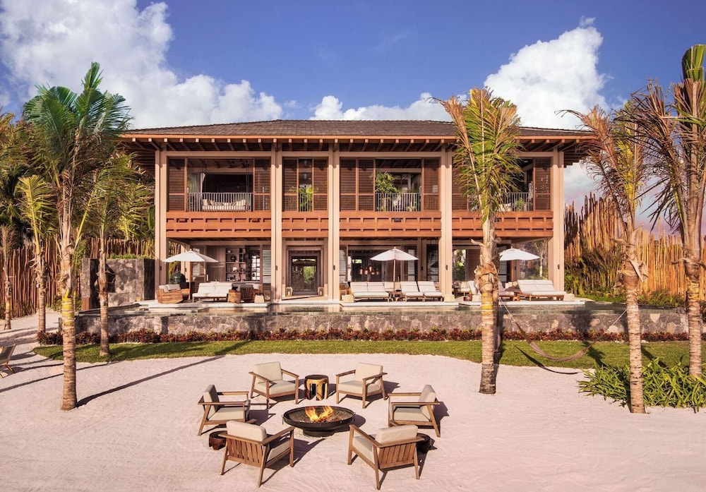 Rosewood Mayakoba — Hotel building in Playa del Carmen, Quintana Roo