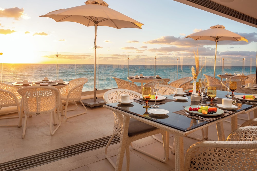 Sandos Cancún All Inclusive - Adults Only — Restaurant & bars in Cancun, Quintana Roo