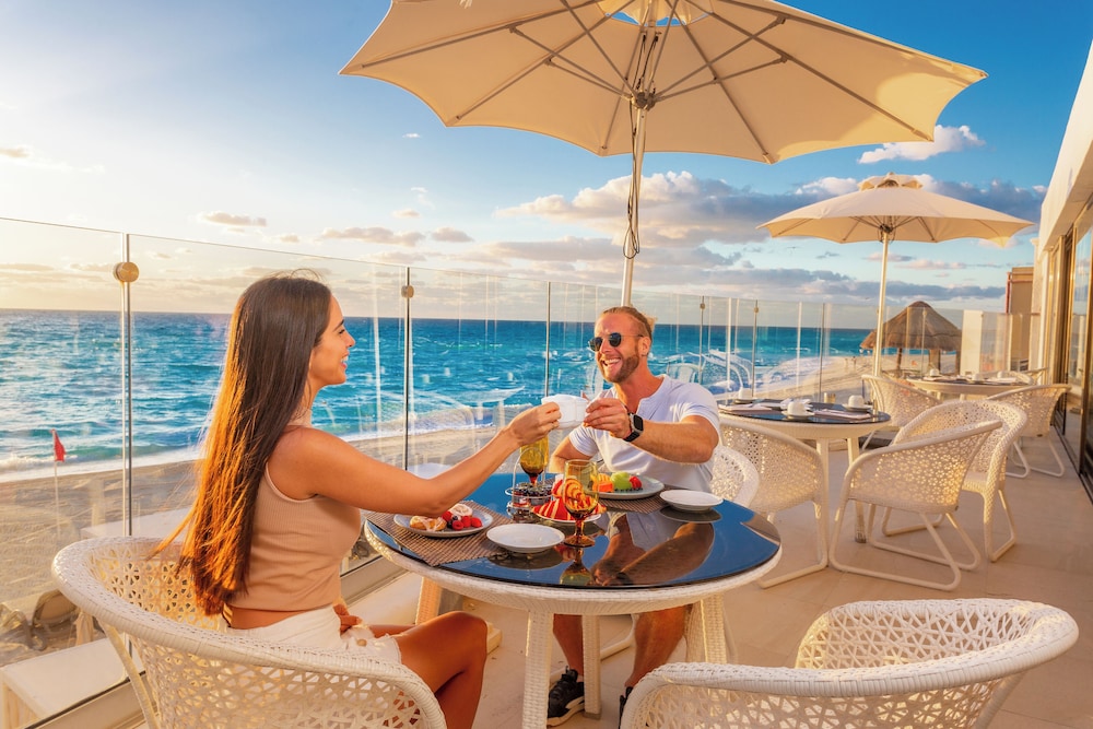 Sandos Cancún All Inclusive - Adults Only — Restaurant & bars in Cancun, Quintana Roo