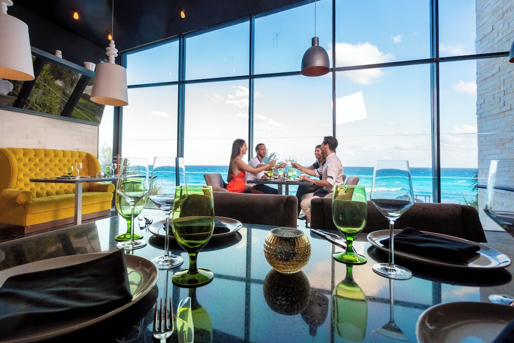 Sandos Cancún All Inclusive - Adults Only — Restaurant & bars in Cancun, Quintana Roo