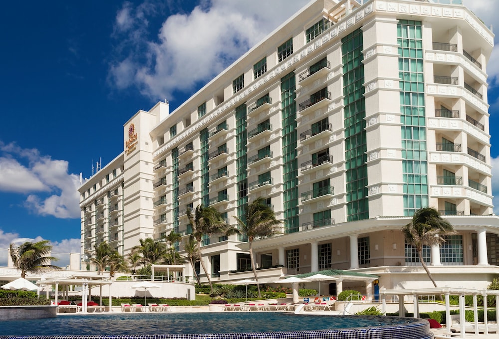 Sandos Cancún All Inclusive - Adults Only — Hotel building in Cancun, Quintana Roo