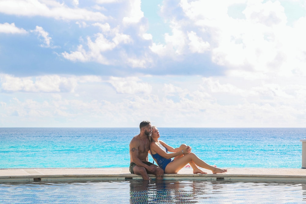 Sandos Cancún All Inclusive - Adults Only — Swimming pool in Cancun, Quintana Roo
