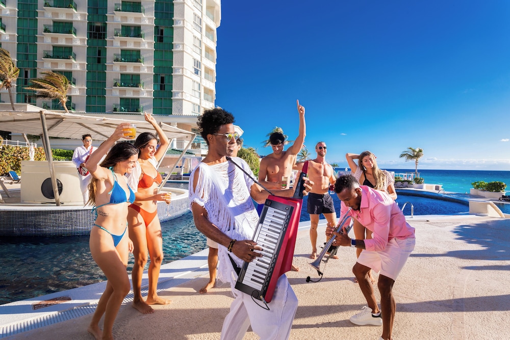 Sandos Cancún All Inclusive - Adults Only — Swimming pool in Cancun, Quintana Roo