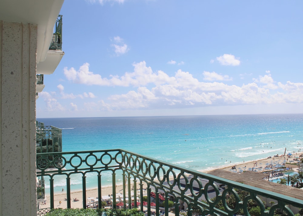 Sandos Cancún All Inclusive - Adults Only — Beach in Cancun, Quintana Roo