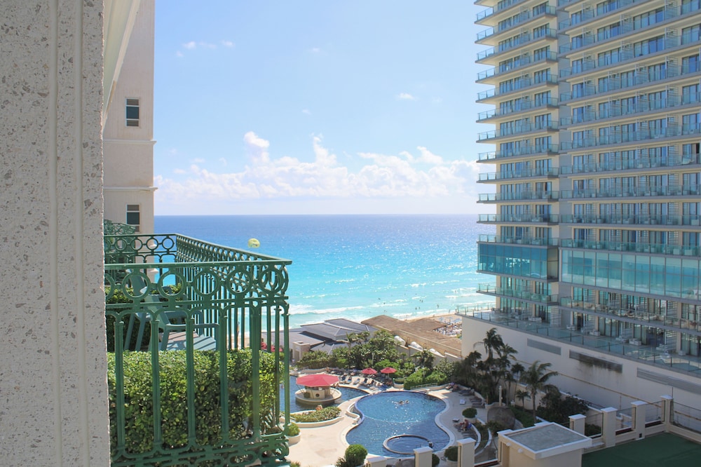 Sandos Cancún All Inclusive - Adults Only — Beach in Cancun, Quintana Roo