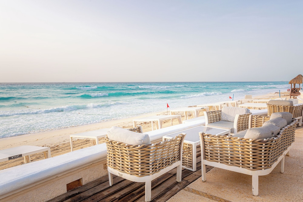 Sandos Cancún All Inclusive - Adults Only — Beach in Cancun, Quintana Roo