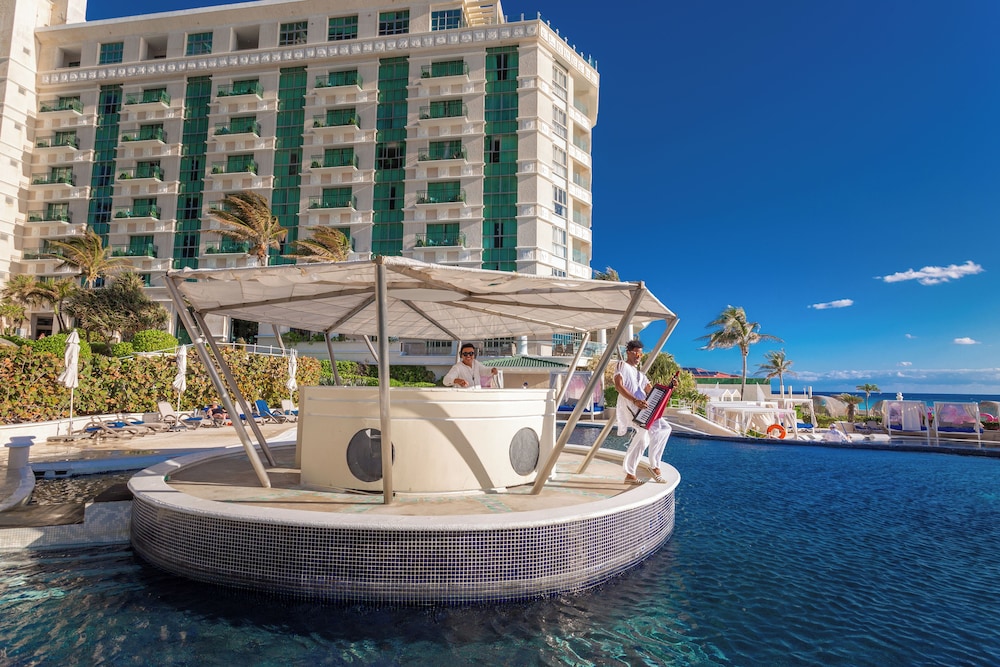 Sandos Cancún All Inclusive - Adults Only — Swimming pool in Cancun, Quintana Roo