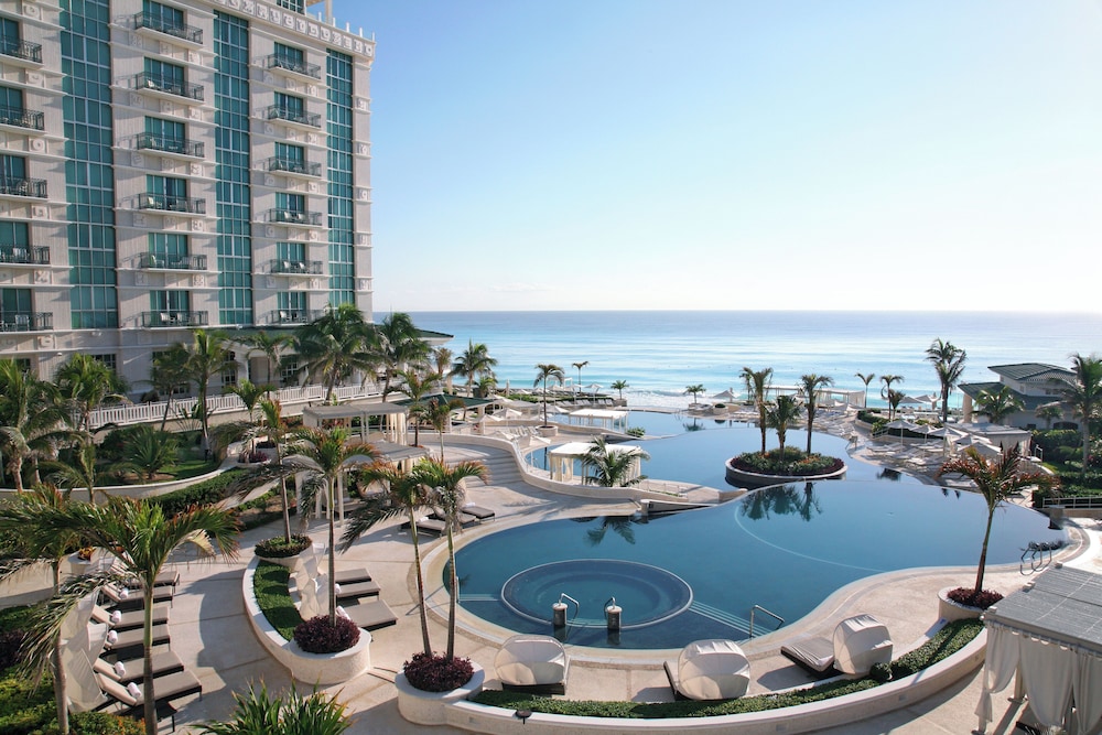 Sandos Cancún All Inclusive - Adults Only — Swimming pool in Cancun, Quintana Roo