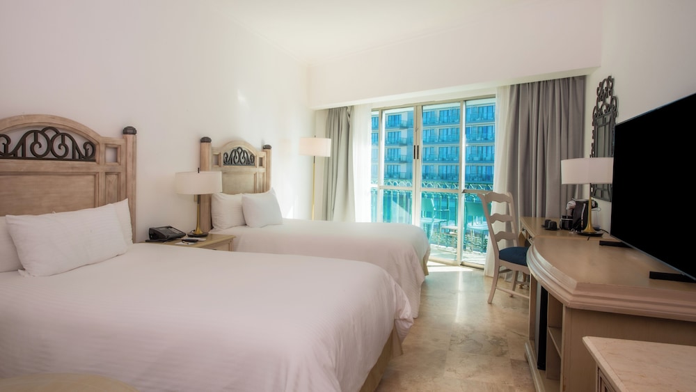 Sandos Cancún All Inclusive - Adults Only — Hotel rooms in Cancun, Quintana Roo
