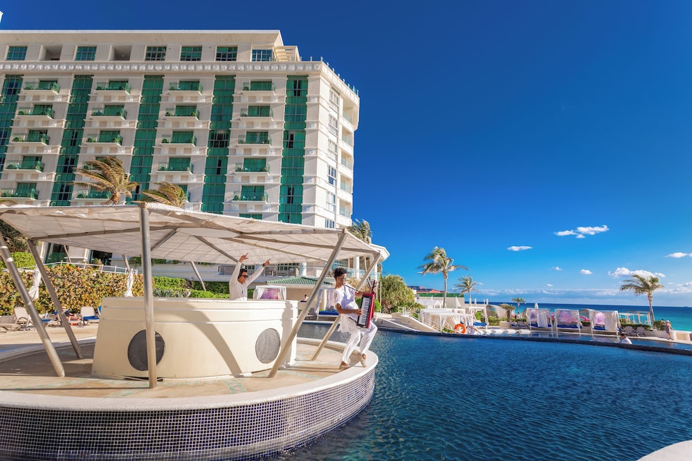 Sandos Cancún All Inclusive - Adults Only — Swimming pool in Cancun, Quintana Roo