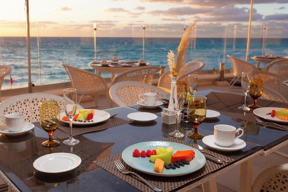 Sandos Cancún All Inclusive - Adults Only — Restaurant & bars in Cancun, Quintana Roo