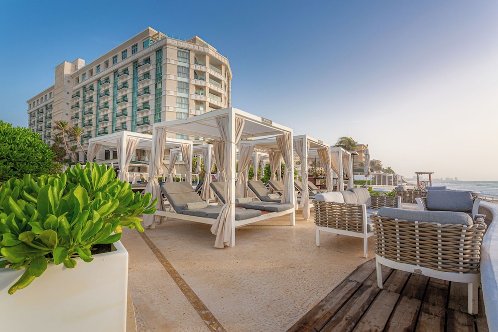 Sandos Cancún All Inclusive - Adults Only — Hotel building in Cancun, Quintana Roo