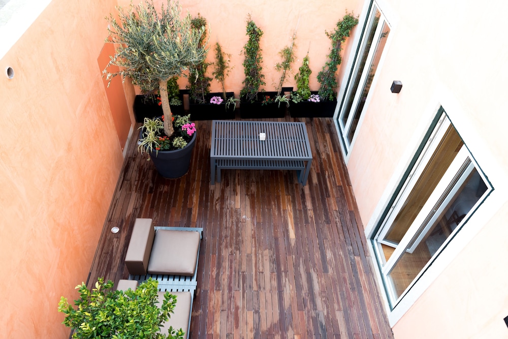 FLORA Chiado Apartments — Hotel building in Lisbon, Lisboa
