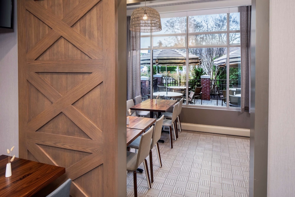 Hyatt Place Long Island East End — Restaurant & bars in Riverhead, New York State
