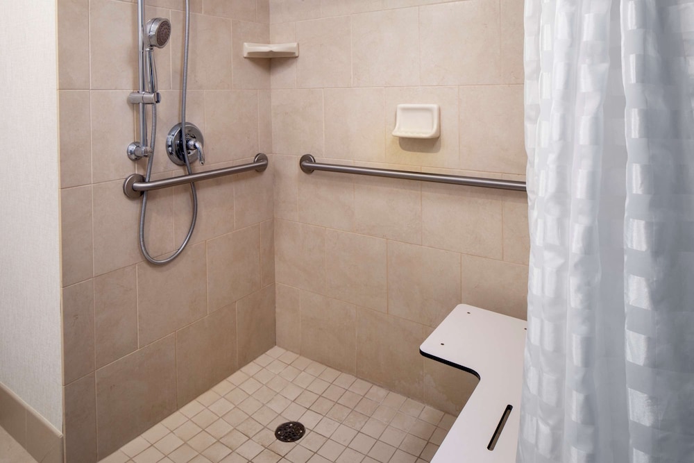 Hyatt Place Long Island East End — Hotel rooms in Riverhead, New York State