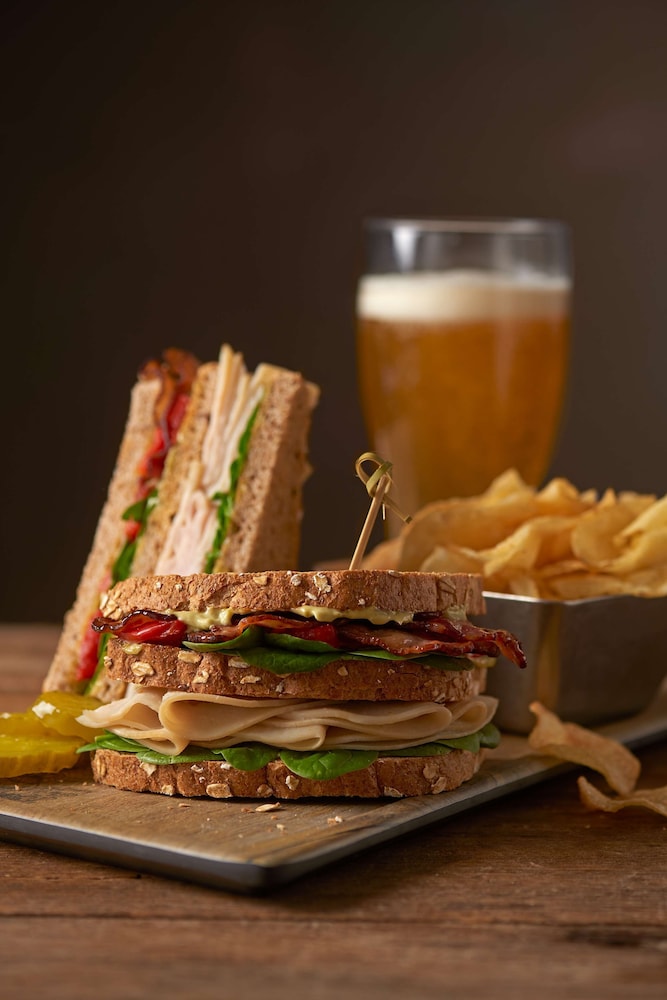 Hyatt Place Long Island East End — Restaurant & bars in Riverhead, New York State