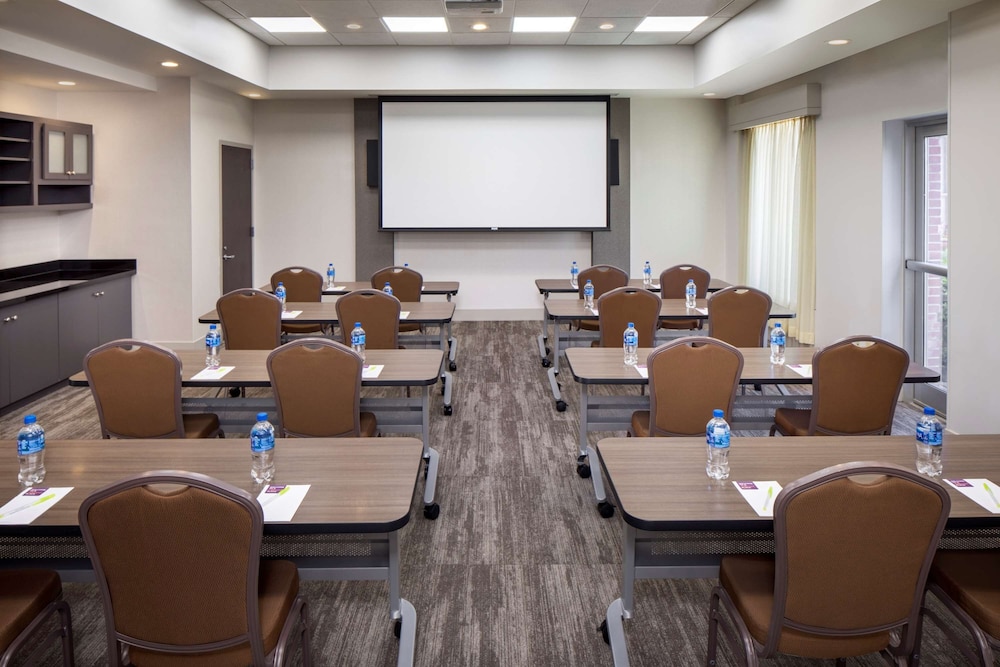 Hyatt Place Long Island East End — Hotel building in Riverhead, New York State