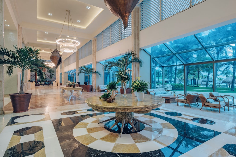 Iberostar Selection Cancún - All Inclusive — Hotel building in Cancun, Quintana Roo