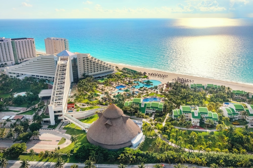 Iberostar Selection Cancún - All Inclusive — Hotel building in Cancun, Quintana Roo