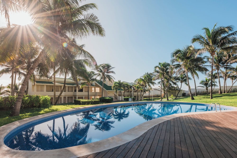 Iberostar Selection Cancún - All Inclusive — Swimming pool in Cancun, Quintana Roo