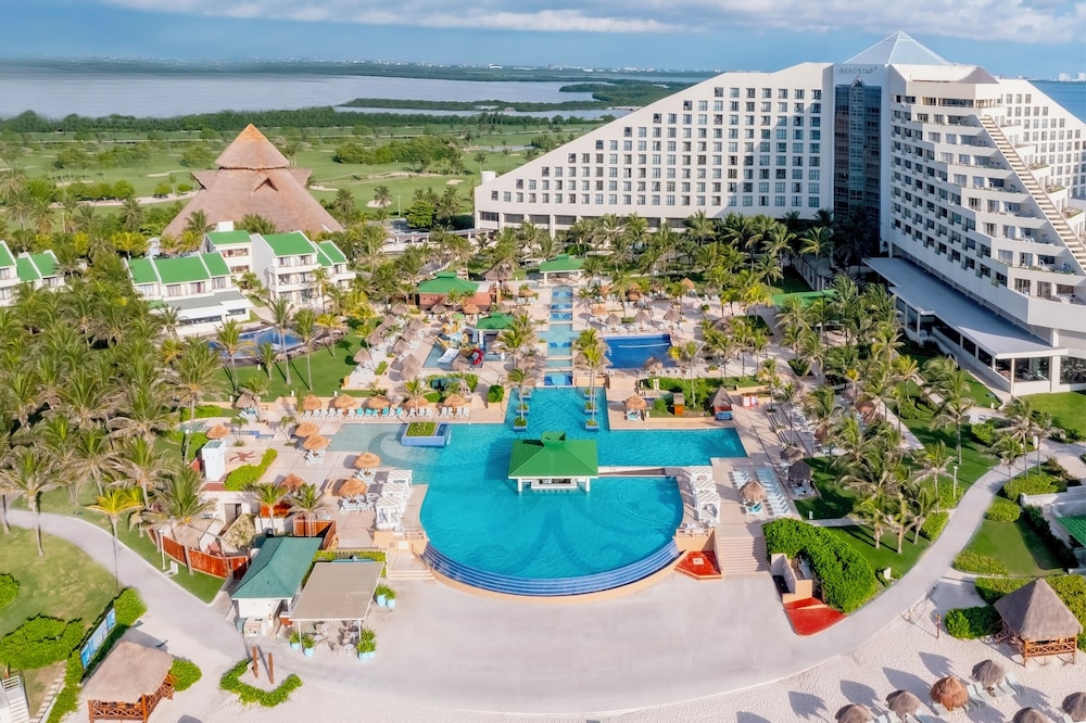 Iberostar Selection Cancún - All Inclusive — Swimming pool in Cancun, Quintana Roo
