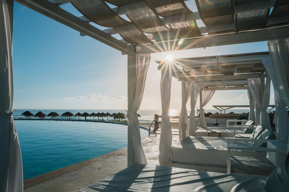 Iberostar Selection Cancún - All Inclusive — Swimming pool in Cancun, Quintana Roo