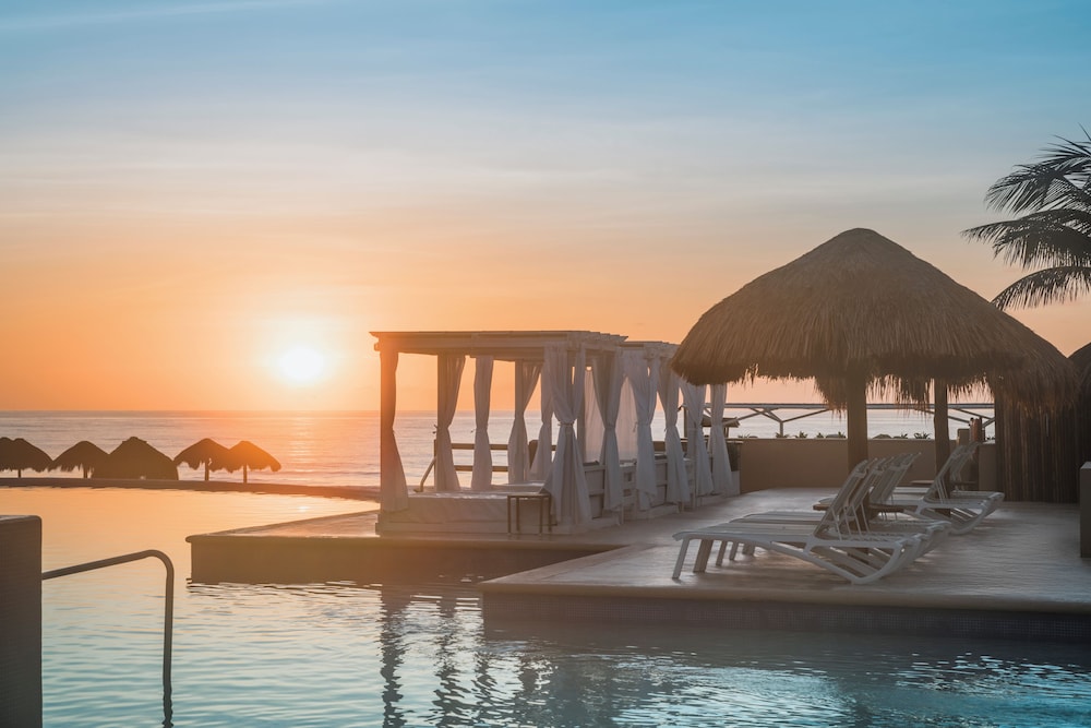 Iberostar Selection Cancún - All Inclusive — Swimming pool in Cancun, Quintana Roo