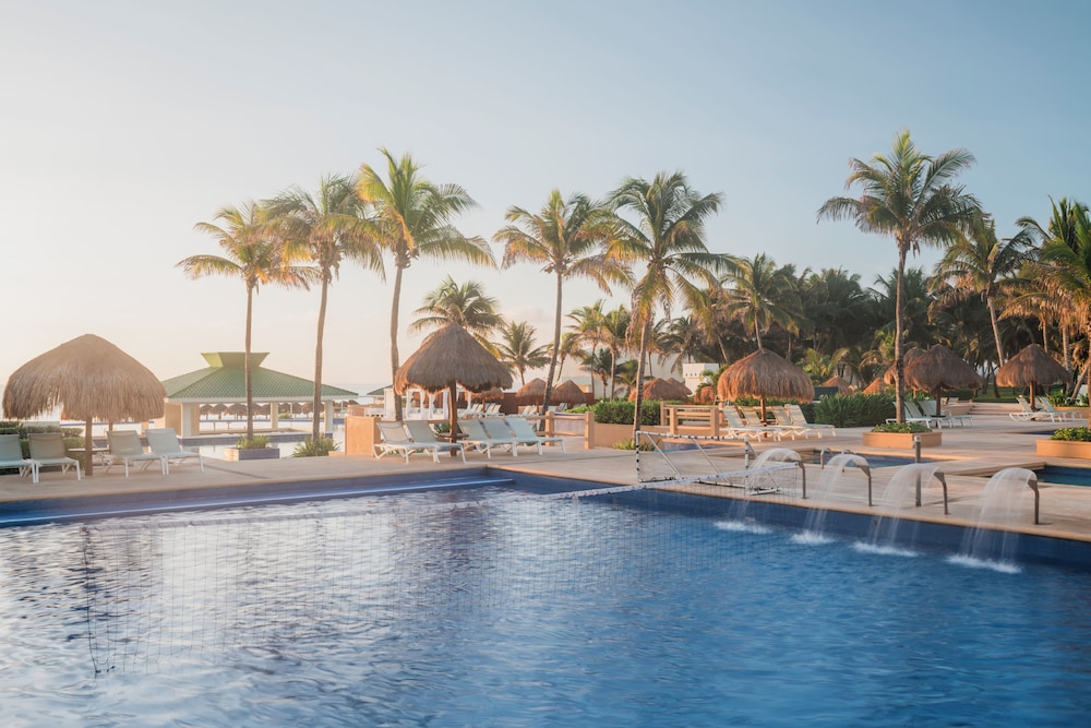 Iberostar Selection Cancún - All Inclusive — Swimming pool in Cancun, Quintana Roo
