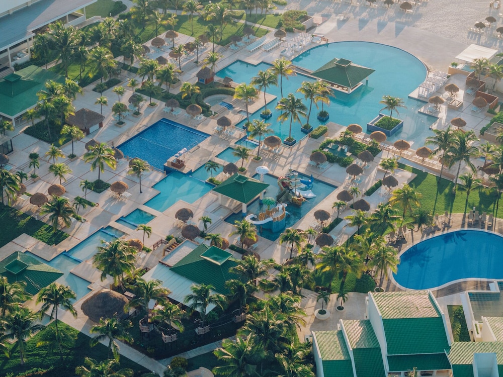 Iberostar Selection Cancún - All Inclusive — Swimming pool in Cancun, Quintana Roo