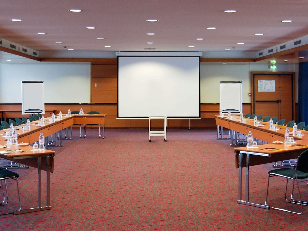 ibis Paris 17 Clichy-Batignolles — Hotel building in Paris, Ile-de-France