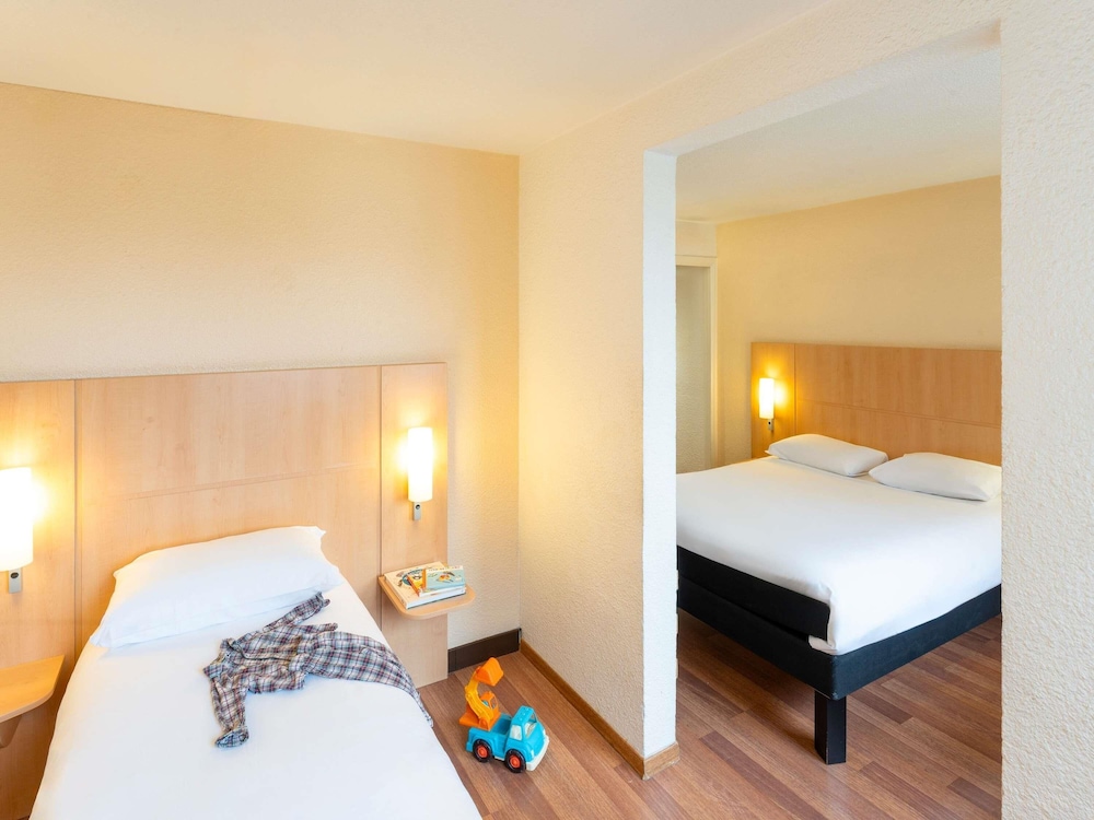 ibis Paris 17 Clichy-Batignolles — Hotel rooms in Paris, Ile-de-France