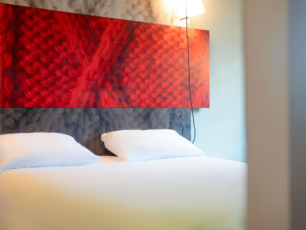 ibis Paris 17 Clichy-Batignolles — Hotel rooms in Paris, Ile-de-France