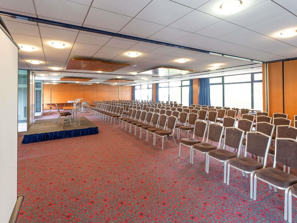 ibis Paris 17 Clichy-Batignolles — Hotel building in Paris, Ile-de-France