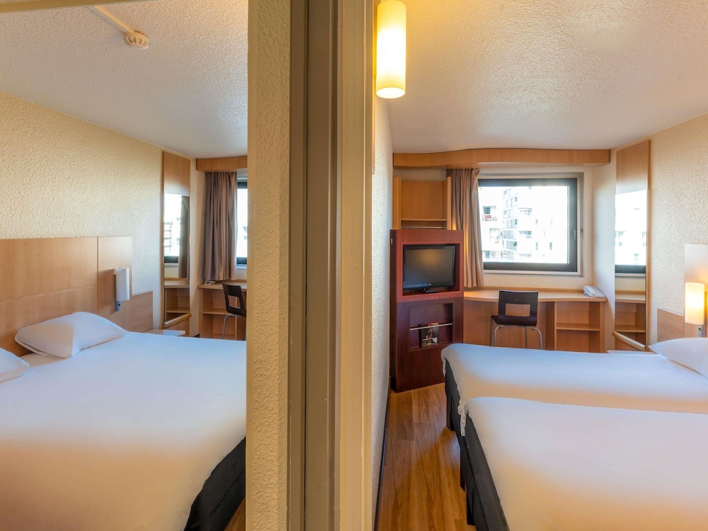 ibis Paris 17 Clichy-Batignolles — Hotel rooms in Paris, Ile-de-France